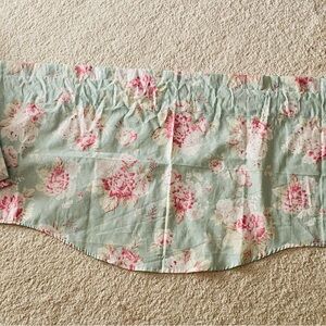 Shabby Chic floral scalloped valance curtain ~ set of 2 ~ excellent!